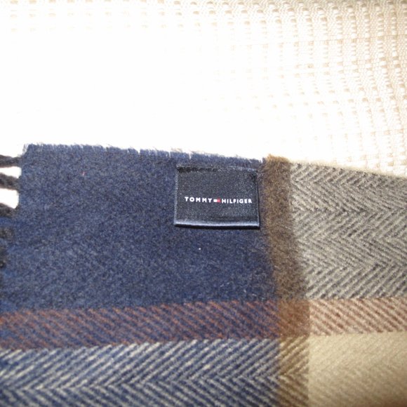 Tommy Hilfiger Winter Scarf - Picture 10 of 12